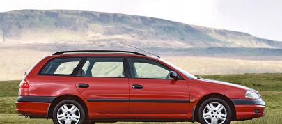 Toyota Avensis (2000) - picture 7 of 10
