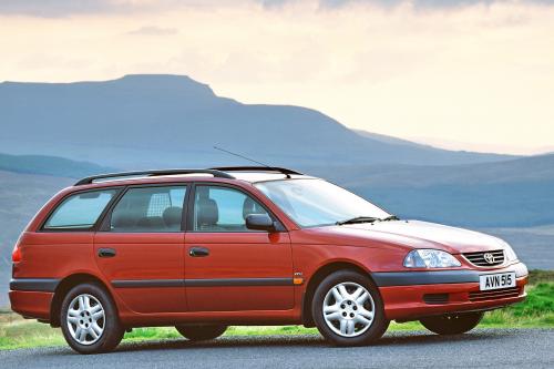 Toyota Avensis (2000) - picture 9 of 10