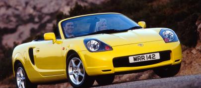 Toyota MR2 (2000) - picture 7 of 14