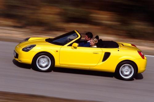 Toyota MR2 (2000) - picture 8 of 14