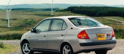 Toyota Prius (2000) - picture 12 of 17