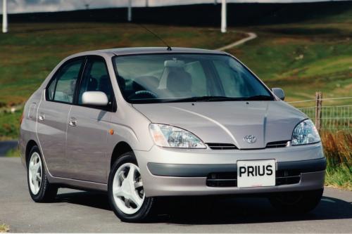 Toyota Prius (2000) - picture 1 of 17