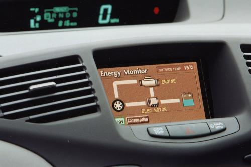 Toyota Prius (2000) - picture 16 of 17