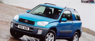 Toyota  RAV4 (2000) - picture 4 of 18