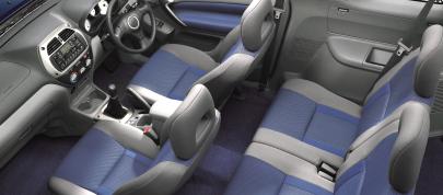 Toyota  RAV4 (2000) - picture 15 of 18
