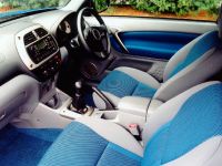 Toyota  RAV4 (2000) - picture 14 of 18