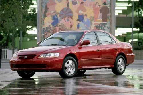 Honda Accord Sedan (2001) - picture 1 of 3