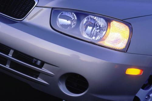 Hyundai Elantra GLS (2001) - picture 9 of 11