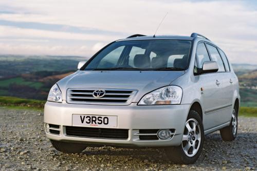 Toyota Avensis Verso (2002) - picture 1 of 6
