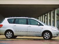 Toyota Avensis Verso (2002) - picture 3 of 6