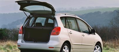 Toyota Corolla Verso (2002) - picture 4 of 9