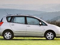 Toyota Corolla Verso (2002) - picture 2 of 9