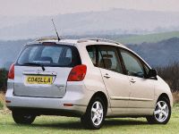 Toyota Corolla Verso (2002) - picture 5 of 9