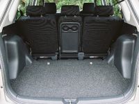 Toyota Corolla Verso (2002) - picture 6 of 9