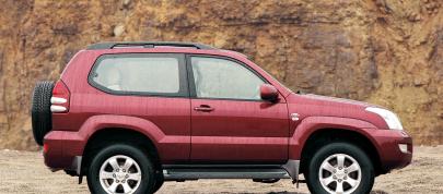 Toyota Land Cruiser 3-door (2002) - picture 4 of 5