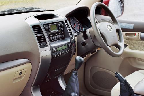 Toyota Land Cruiser 5-door (2002) - picture 8 of 8