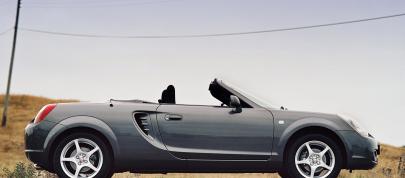 Toyota MR2 (2002) - picture 4 of 10