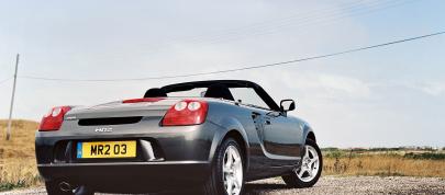 Toyota MR2 (2002) - picture 7 of 10