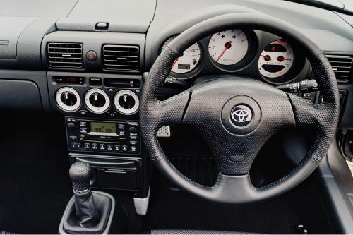 Toyota MR2 (2002) - picture 9 of 10