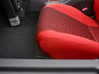 Toyota MR2 (2002) - picture 10 of 10