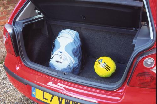 Volkswagen Polo (2002) - picture 16 of 17