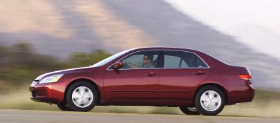 Honda Accord Sedan (2003) - picture 12 of 38