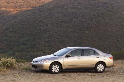 Honda Accord Sedan (2003) - picture 8 of 38