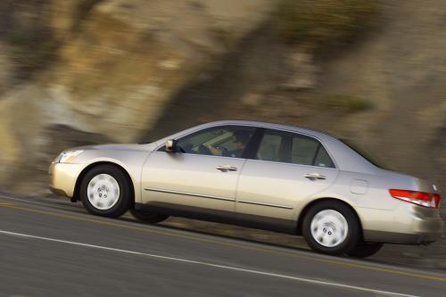 Honda Accord Sedan (2003) - picture 16 of 38
