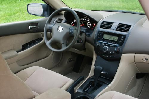 Honda Accord Sedan (2003) - picture 32 of 38