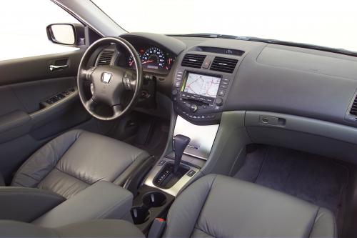 Honda Accord Sedan (2003) - picture 33 of 38