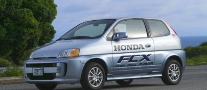 Honda FCX (2003) - picture 4 of 27