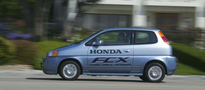 Honda FCX (2003) - picture 12 of 27