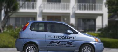 Honda FCX (2003) - picture 15 of 27