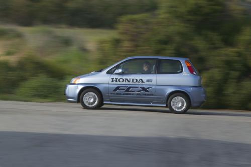 Honda FCX (2003) - picture 16 of 27