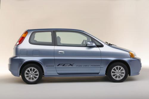 Honda FCX (2003) - picture 17 of 27