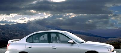 Hyundai Elantra GT 4-Door (2003) - picture 4 of 12