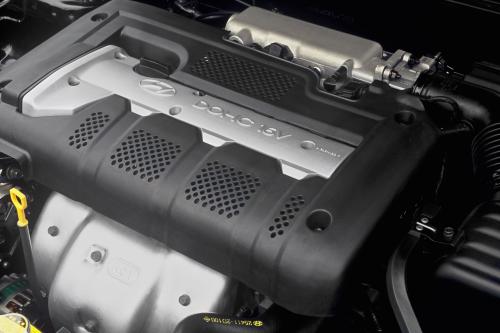 Hyundai Elantra GT 4-Door (2003) - picture 9 of 12