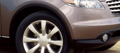 Infiniti FX45 (2003) - picture 15 of 24