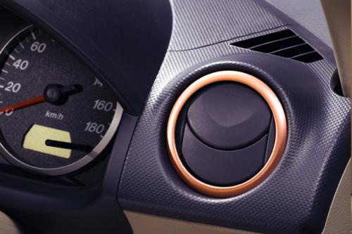 Mazda Demio Stardust Pink Limited Edition (2003) - picture 8 of 10