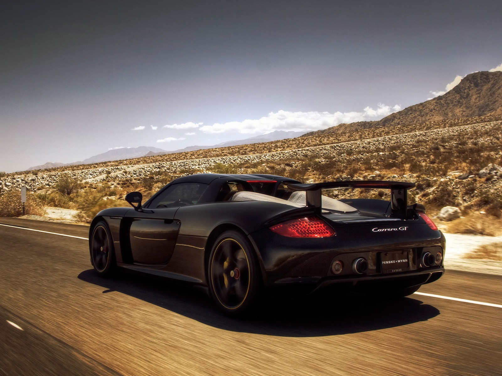 Porsche Carrera GT with straight pipes = BRUTAL Sound! [HD video]