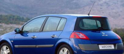 Renault Megane II Hatch (2003) - picture 7 of 9