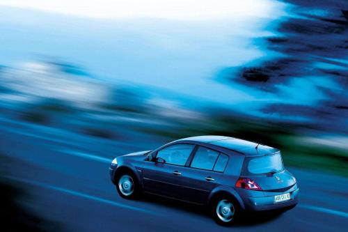 Renault Megane II Hatch (2003) - picture 8 of 9