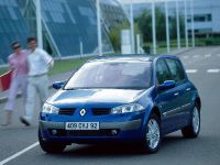 Renault Megane II Hatch (2003) - picture 2 of 9