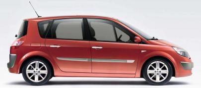 Renault Scenic II (2003) - picture 7 of 22