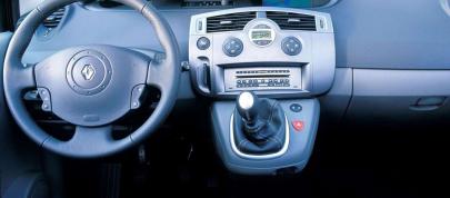 Renault Scenic II (2003) - picture 12 of 22