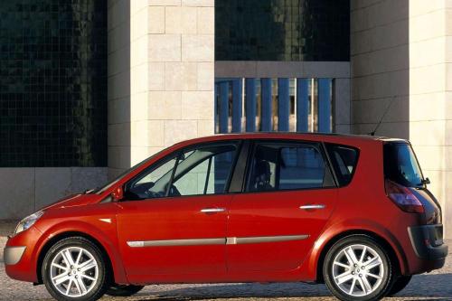 Renault Scenic II (2003) - picture 8 of 22
