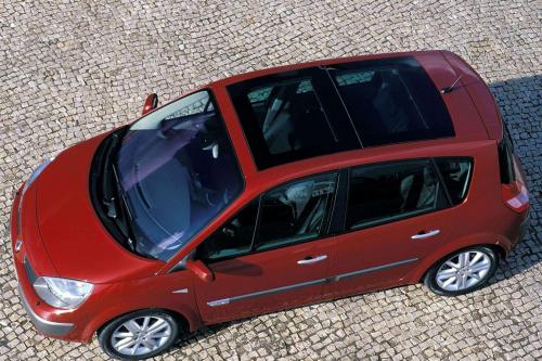 Renault Scenic II (2003) - picture 9 of 22