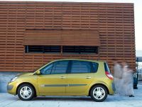 Renault Scenic II (2003) - picture 10 of 22