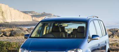 Volkswagen Touareg (2003) - picture 4 of 8