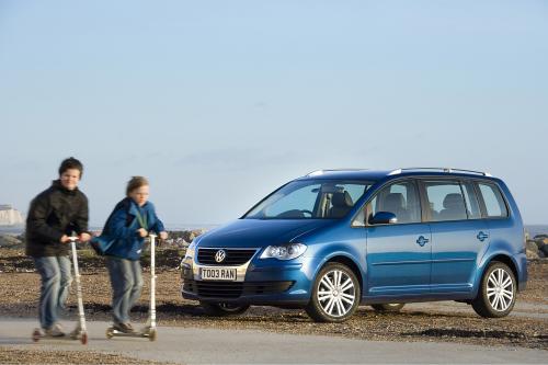 Volkswagen Touareg (2003) - picture 1 of 8